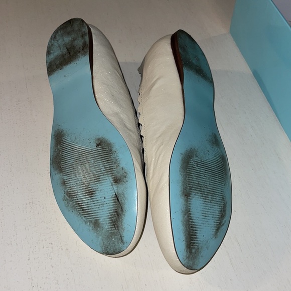 Betsey Johnson sparkle ivory flats size 7.5 - Picture 4 of 5